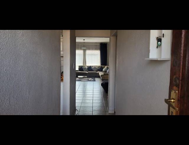 2 BEDROOM TOWNHOUSE FOR SALE IN NEW REDRUTH